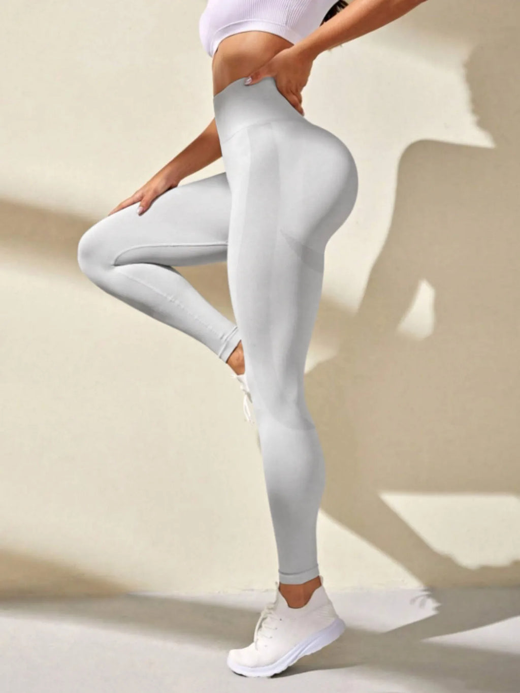 Women's Seamless High-Waist Yoga Crop Pants for Hip-Lifting Fitness