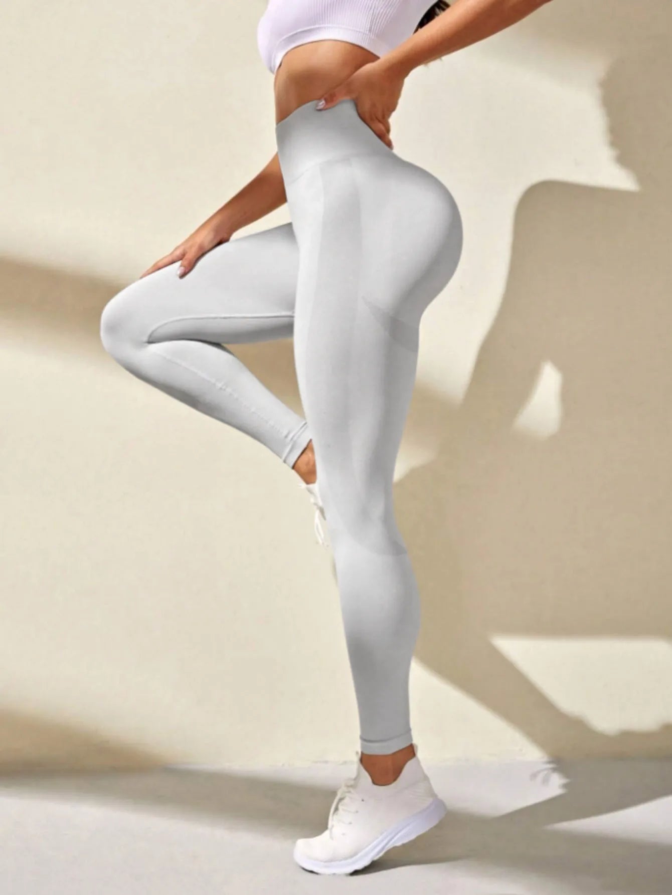 Women's Seamless High-Waist Yoga Crop Pants for Hip-Lifting Fitness